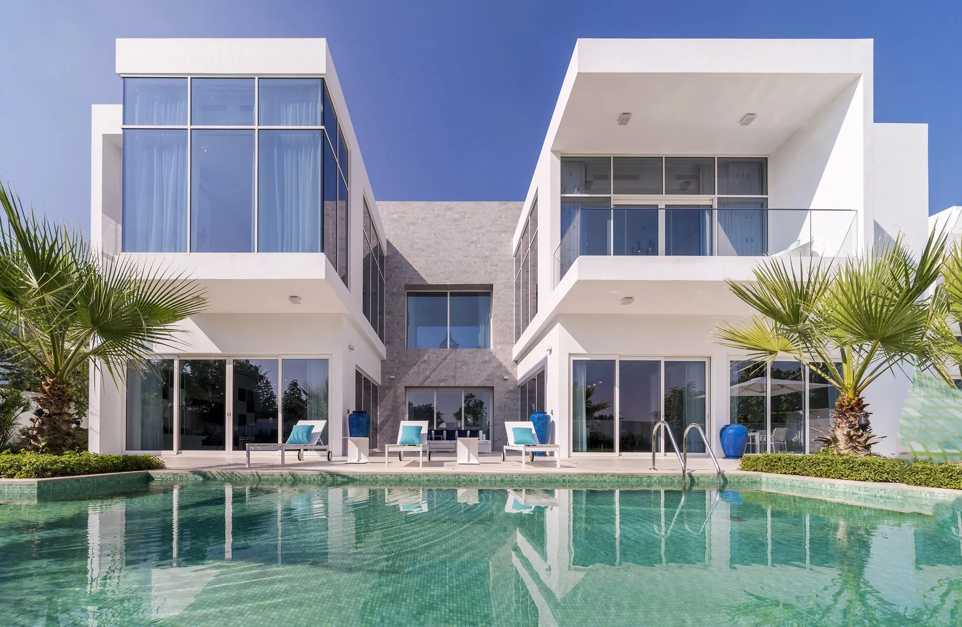 Villa et piscine privée de jour